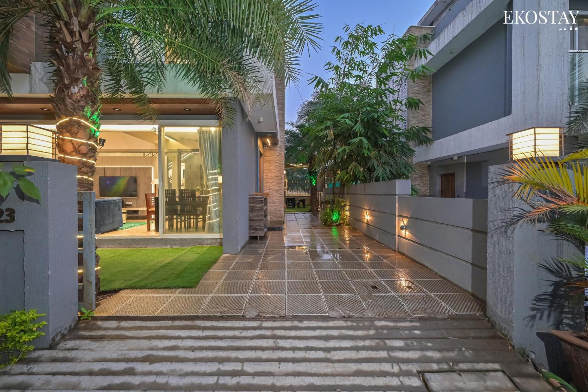 EKOSTAY Gold - Peninsula Villa Lonavala Luaran gambar